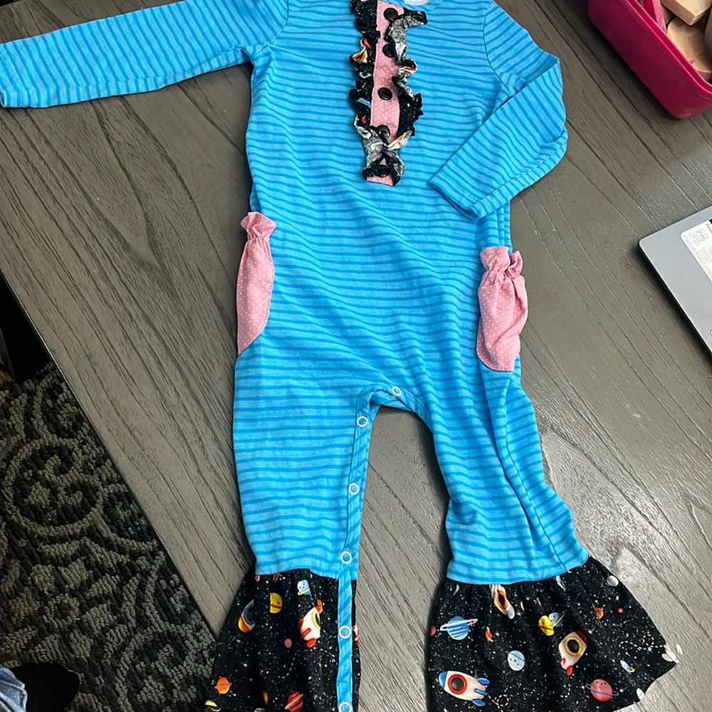 B42 RicRac&Ruffles 3T romper— blue stripes, pink pocket, space print EUC